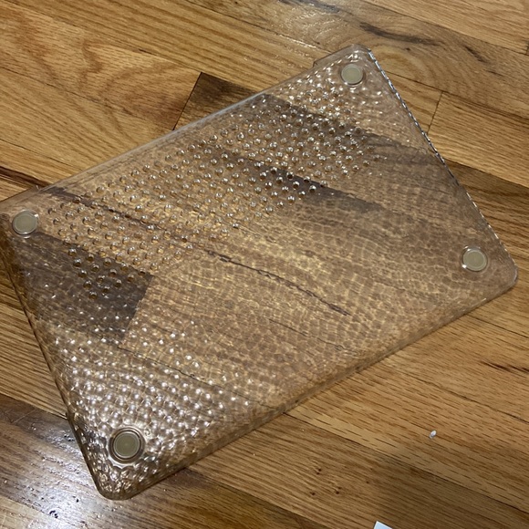 Clear Incase hard shell for 13” MacBook Pro 💻 - Picture 3 of 4